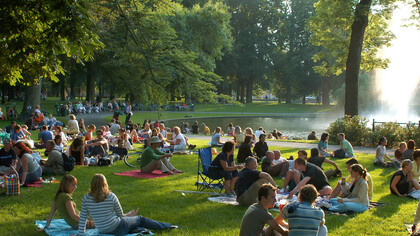 Breda. Disfrutando del buen tiempo en el parque Valkenberg