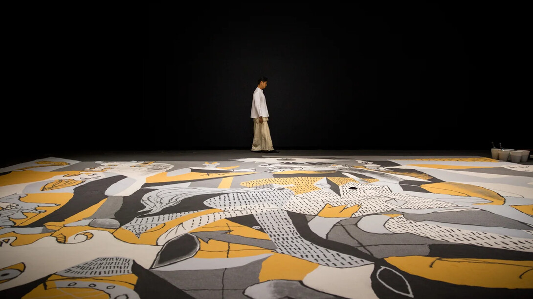 Lee Mingwei, Guernica in sand, view of performance. Courtesy of M+ Museum