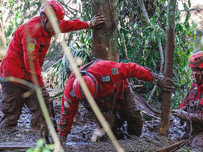 Lamas, escrombos e o indício de um desastre ambiental sem precedentes que deixou mais de 240 vítimas na cidade de Brumadinho, Minas Gerais, Brasil