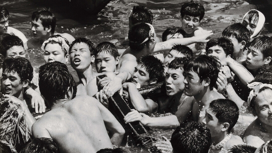 Robert Lebeck, Wasserfest, Tokio, 1961. Avec l'aimable autorisation du Museum für Gestaltung