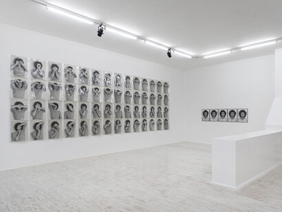 Klaus Rinke, Prototype – Photographs from the seventies, veduta della mostra. Cortesia di Thomas Brambilla