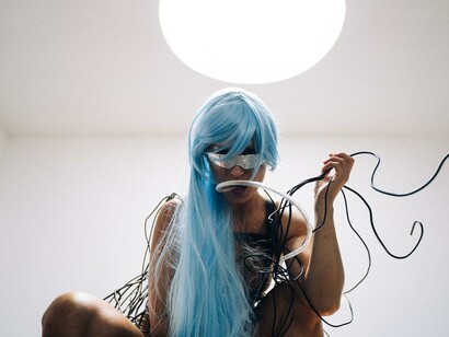 Quando excessiva, a luz artificial revela o seu
lado escuro, a desconexão que cria com a natureza