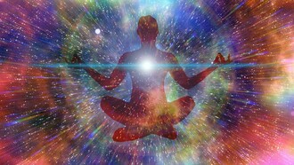 Dentro e fuori il corpo. Se per un cristiano il sopra e il sotto, l’alto e il basso delimitano i piani di realtà tra terra e cielo, creatura e Creatore, per un buddhista trascendenza e immanenza coincidono "in interiore homine" ossia dentro di noi, il che è riconoscibile da chiunque, credente o laico che sia