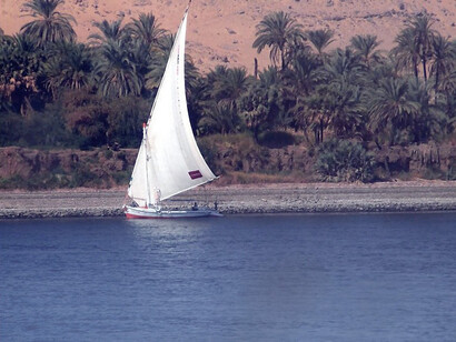 Egitto, Port Said: feluca egiziana sul Nilo, con la classica vela latina