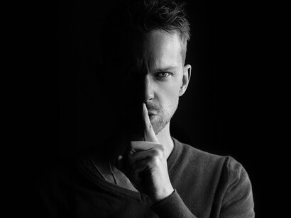 Per costruire la democrazia bisognerebbe rifuggire dal populismo facendo emergere valori di altruismo e di solidarietà