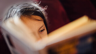 Lettura. Con un libro, la mente viaggia libera e senza barriere