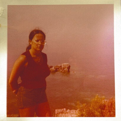 Dall'archivio fotografico di famiglia dell'autrice, Cesareo Raffaella. Mamma in vacanza, tra il 1970 e il 1974