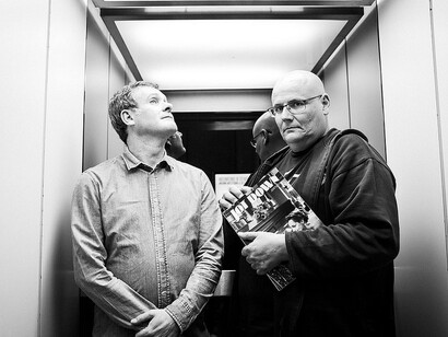 José Luis Moro y Mario Gil en el ascensor