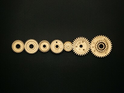 Esperemos que todo o conhecimento histórico e a capacidade mundial ajude a melhorar as relações internacionais