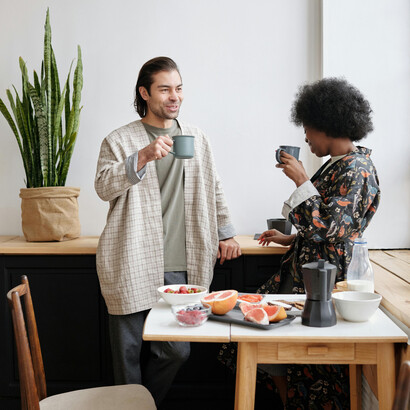 O preparo de uma refeição para o café da manhã para o primeiro momento do dia