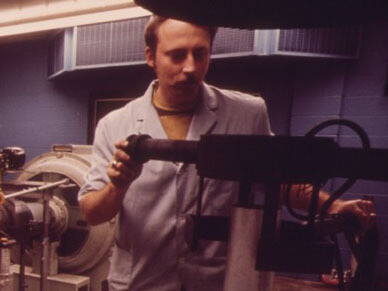 Existe necesidad de institucionalizar la evaluación. Sala de control de evaluación y desarrollo de emisiones de motor de Ann arbor de la EPA, Detroit, USA