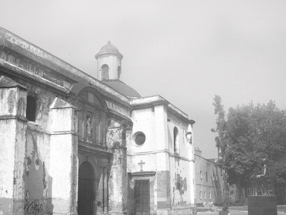 Antiguo convento de san Jerónimo, Ciudad de México, presidido por una escultura de sor Juana