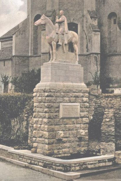 "Der betende Lützower", Zobten am Berge-1930-Skulptur:Theodor von Gosen- Gesamtbild