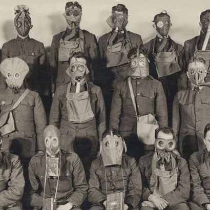 Esercitazione con maschere da gas