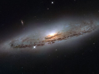 Galaxia NGC 4845 fotografiada por el Hubble