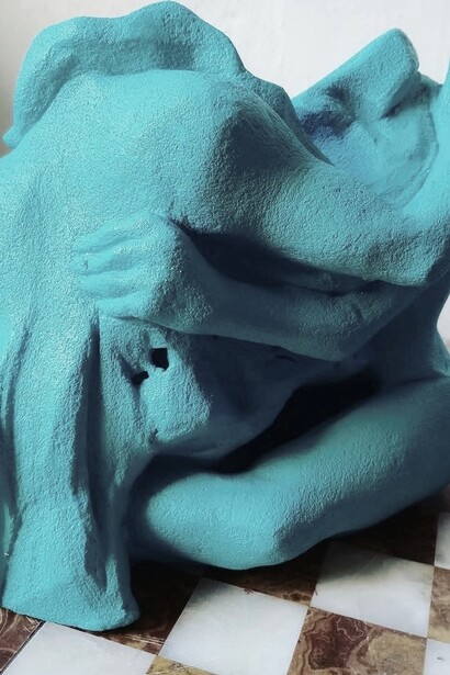 Igor Borozan, "Amanti in blu", anno 2022, omaggio a San Valentino, ceramica decorata