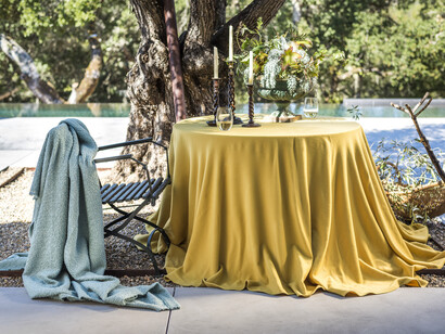 Entertaining. Seaglass Daffodil Table. Photo courtesy of Sandra Jordan Textiles 