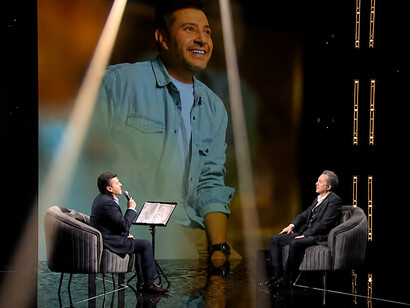 Hany Abdel Aziz Shaker was an Egyptian singer, actor, and composer. He first gained public attention as a member of Abdel Halim Hafez’s choral group, performing in the song "Sora." He later portrayed a young Sayed Darwish in the film Sayed Darwish, marking an early milestone in his artistic career