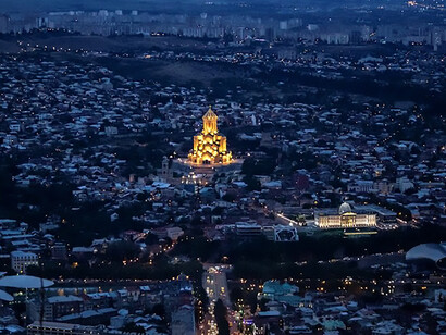 Samba Church is the largest Orthodox Christian church in the world. This church is located in Tbilisi, the capital of Georgia, which is located in the center of the city and has a special and interesting architecture