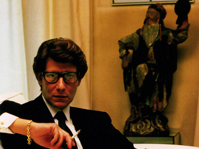 Yves Saint Laurent nel suo atelier