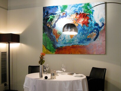 Un rincón íntimo en el restaurante La Francescana de Modena, Italia