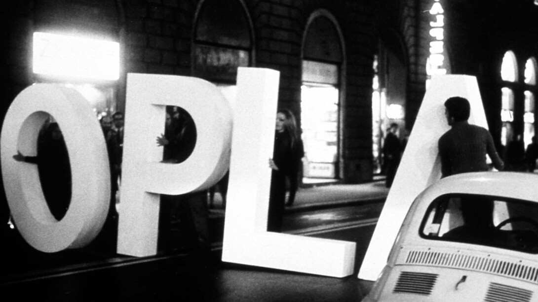 Paolo Scheggi, OPLÀ. Azione-lettura-teatro, Novembrer 1969, Performance at the Flori gallery and in the historical center of Florence © Paolo Scheggi / SIAE.