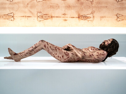 El hombre misterioso en la catedral de Salamanca, España