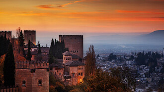 La Alhambra (Granada). El palacio vigila la ciudad desde la altura