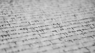 L'autore in questo articolo presenta una sfida, una vera e propria gara semipoetica volta a valorizzare e riprendere confidenza con il verso, con gli accenti e con le regole, importantissime da conoscersi soprattutto qualora le si voglia infrangere