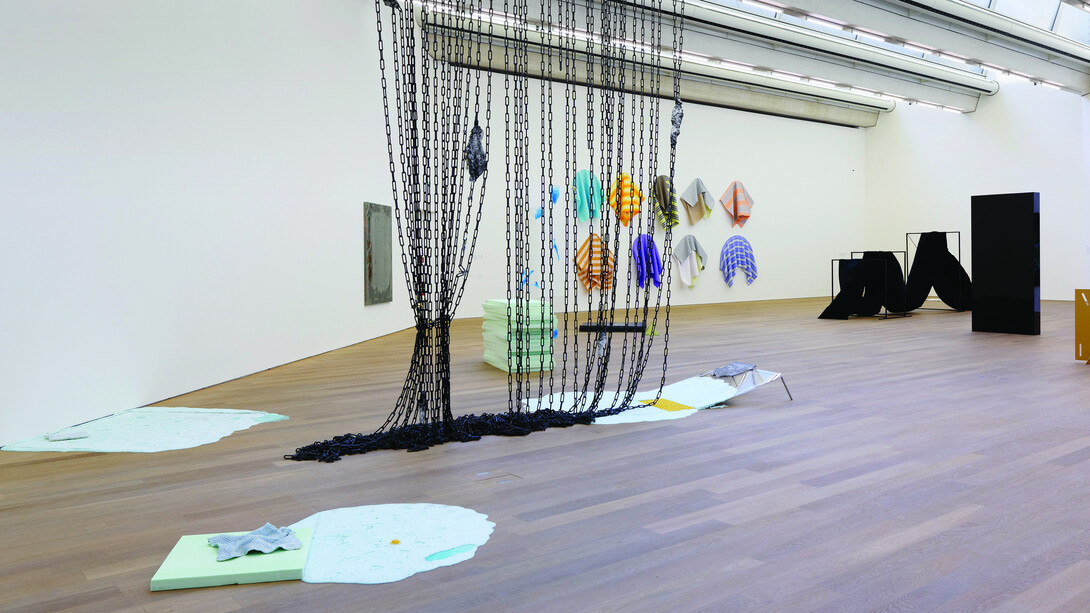 Vue de l’exposition Flatland / Abstractions narratives #2, 07.10.2017 - 15.04.2018, Mudam Luxembourg.
Vera Kox
Solid flow, figured halts, 2017
Dimensions variées
Production Mudam Luxembourg
Courtesy de l’artiste et Galleri Opdahl, Stavanger
© Photo : Aurélien Mole / Mudam Luxembourg

