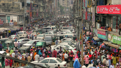 Una calle adyacente al Nuevo Mercado. 2008, Dhaka, Bangladesh