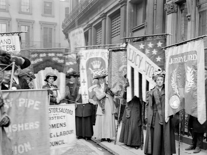 Christina Broom, Suffragettes taking part in a pageant organised by The National Union of Women's Suffrage Societies, 13 June 1908 © Museum of London