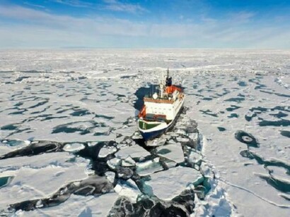 Icebreaker ship