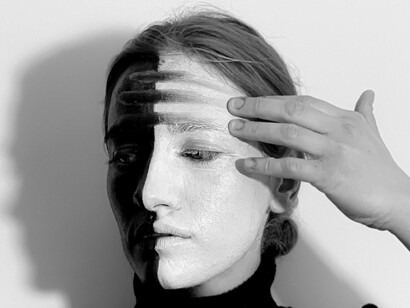 O artista fluidifica os canais de contato das experiências com o mundo sensível