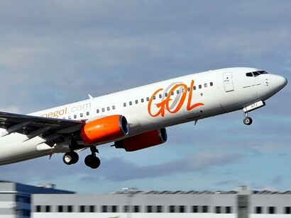 Um Boeing 737 da Gol deixa o solo em uma cena que traduz a expansão da companhia no mercado brasileiro. A adoção de um modelo de operação baseado na redução de custos contribuiu para ampliar o acesso ao transporte aéreo no país