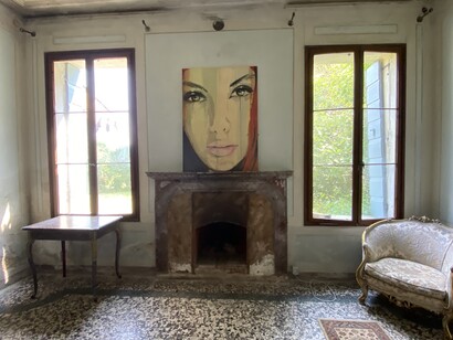 Una delle sale espositive di Villa Albrizzi Marini, San Zenone degli Ezzelini, Treviso, Italia