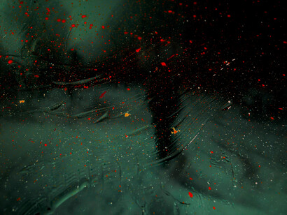 El primer recuerdo del dramaturgo de Eva Romero, directora de “Besar la Tierra” es cuando su abuelo la llevó  ver “Las Brujas”