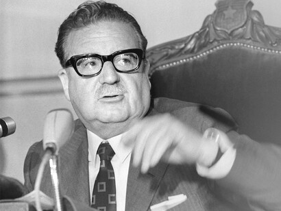 Salvador Guillermo Allende Gossens​​ fue un médico cirujano y político socialista chileno, presidente de Chile entre 1970 y 1973