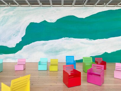 Mary Heilmann, Larga línea, vista de exhibición. Cortesía del Whitney Museum of American Art