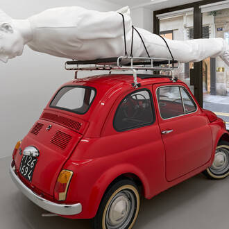 Elmgreen & Dragset, Les fous d’en face, exhibition view. Courtesy of Galerie Max Hetzler