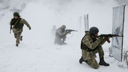 Ukrainian troops assemble on the border