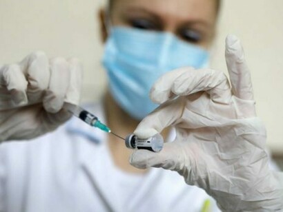 Non è ancora certo, se questi vaccini impediscano la trasmissione del virus o si limitino a proteggere da forme gravi i vaccinati