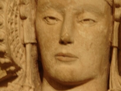 Entre mayo de 2005 y noviembre de 2006, la Dama de Elche regresó temporalmente a su ciudad de origen, donde fue exhibida durante seis meses en el Museo de la Alcazaba. La Dama de Elche, exhibición en otoño de 2006, Elche, España