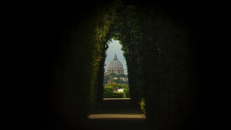 La cupola di S. Pietro vista da Piazza dei Cavalieri di Malta