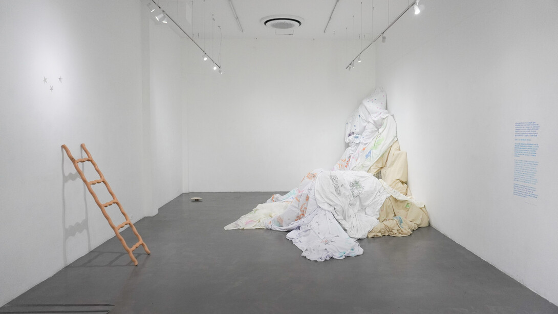 Davartis, A dónde se refugia el temblor, exhibition view. Courtesy of Q Galeria