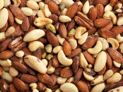 Mandorle, pistacchio e nocciole. natura – neutra