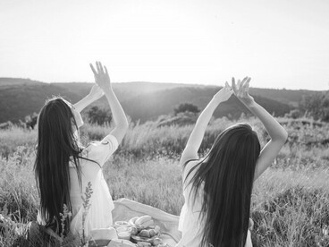 Aunque ya no están, a veces evoco a varios de esos amigos para los que había reservado la vida eterna y que ya solo se muestran de un modo fantasmal