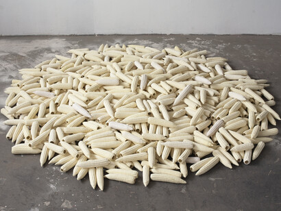 Michele Mathison, Chibage, 2013, Ceramic, dimensions variable, Copyright Michele Mathison, Courtesy Tyburn Gallery