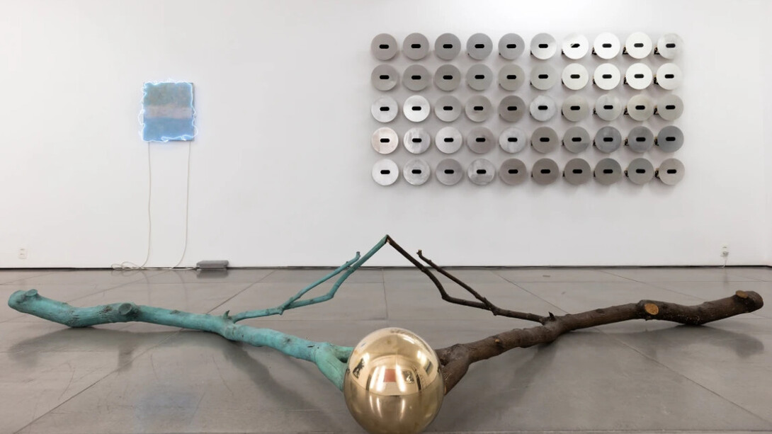 Reflections on space and time. Courtesy of Galeria Nara Roesler 