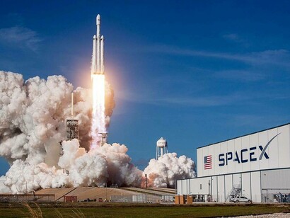 Lancio del razzo Falcon Heavy di SpaceX il 6 gennaio 2018 dal Kennedy Space Center, USA